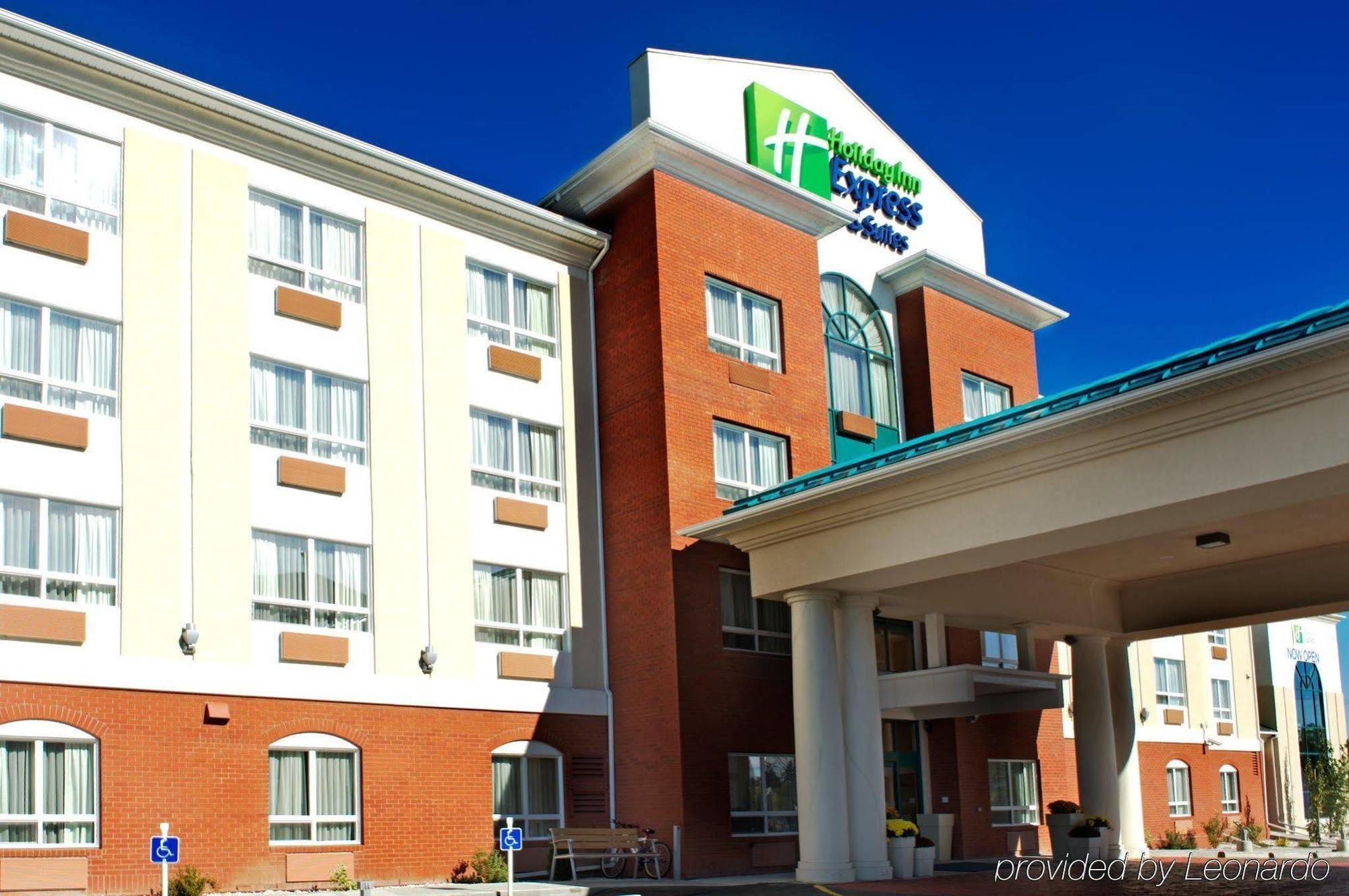Holiday Inn Express Hotel & Suites Edson, An Ihg Hotel Buitenkant foto