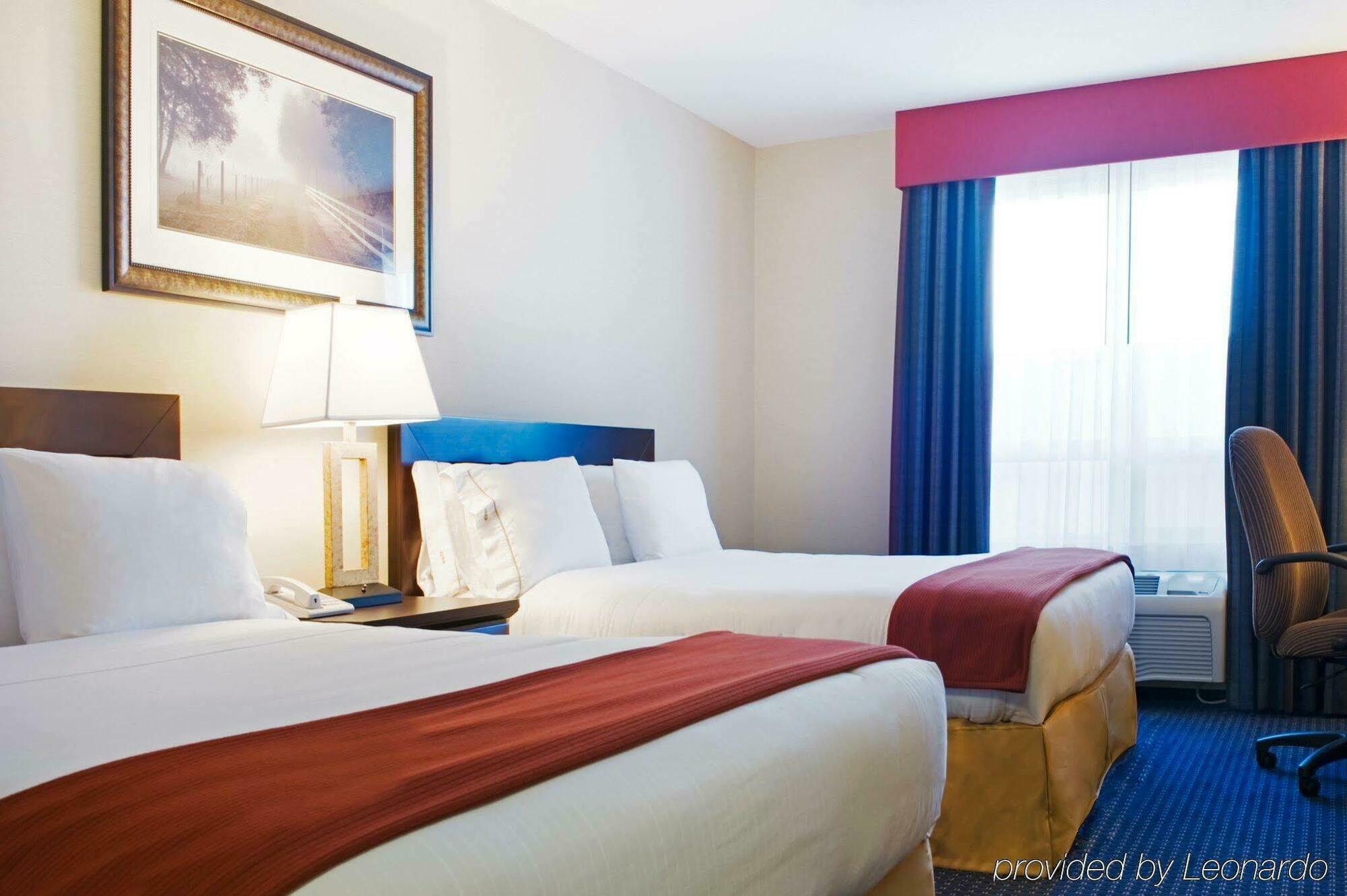 Holiday Inn Express Hotel & Suites Edson, An Ihg Hotel Buitenkant foto